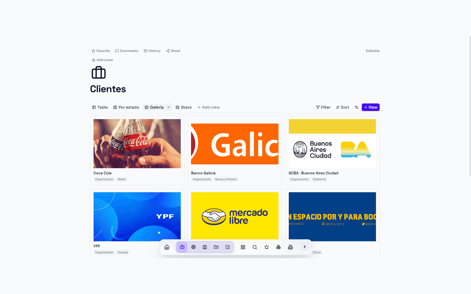 La base de Clientes de Taquion en vista galería, con sus vistas guardadas (tabla, por estado, stack) y las categorías de cada cliente